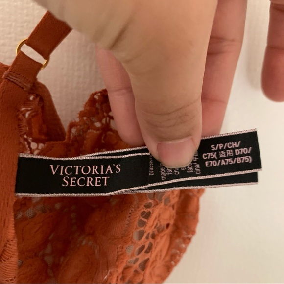 LIKE NEW Sz Small Victoria’s Secret Lace Bralette - Picture 2 of 4